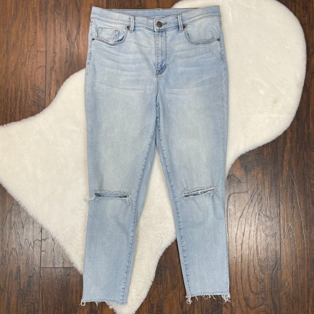 BDG Skinny Jeans 32W Crop Twig High Rise Light Wash Ripped Raw Hem Stretch Women